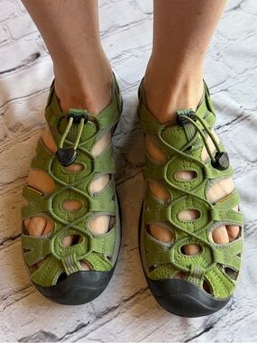 Keen Women's Green Outdoor Water Sandals 8.5 Gorpcore Hiking Camping Shoes
